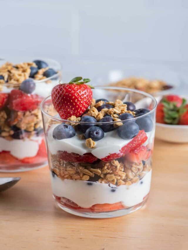 fresh fruit breakfast - yogurt parfait